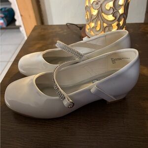 Elegant White Kids Shoes with Rhinestone Strap